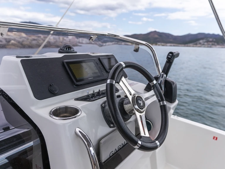 Charter a Bénéteau Flyer 6 in Saint-Raphaël on Samboat