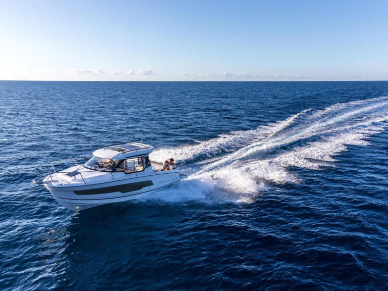 Hire Motorboat Jeanneau with a boat licence