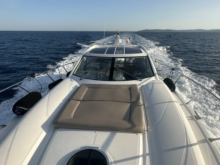 Hire Luxury Yacht with or without skipper Absolute Yachts Saint-Raphaël