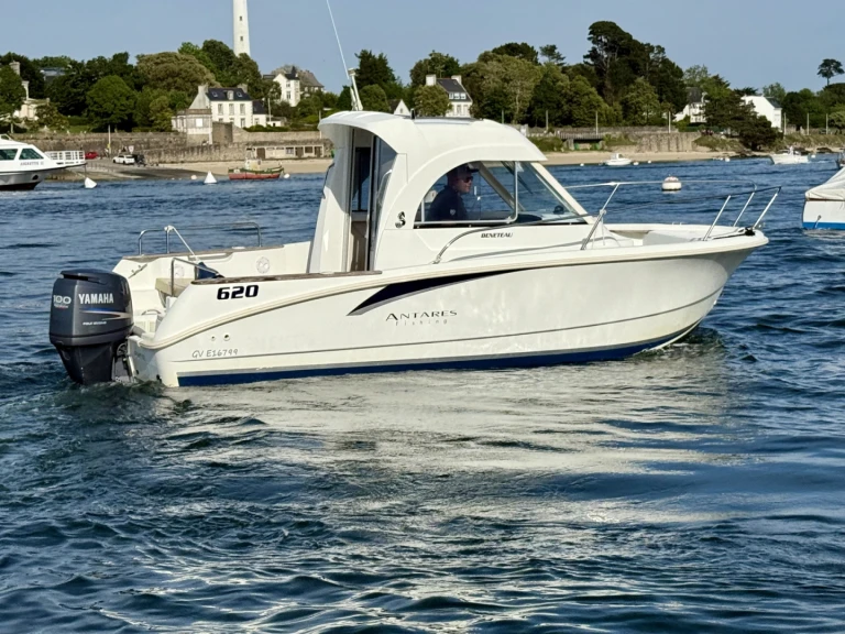 Motorboat to hire Combrit at the best price