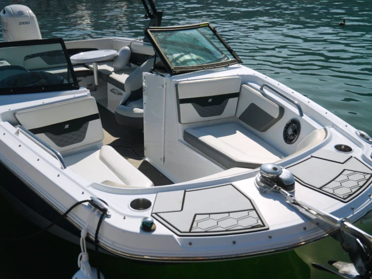 Yacht hire Aix-les-Bains cheap HD 200 OB