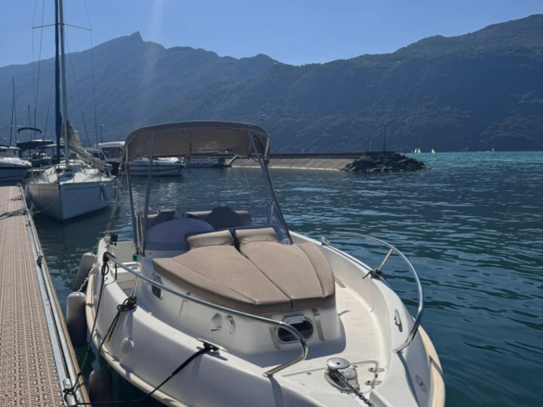 Charter a Cap-Ferret B2 Marine in Aix-les-Bains on Samboat