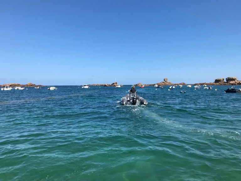 Yacht charter Trégastel - Valiant 500 sport on SamBoat