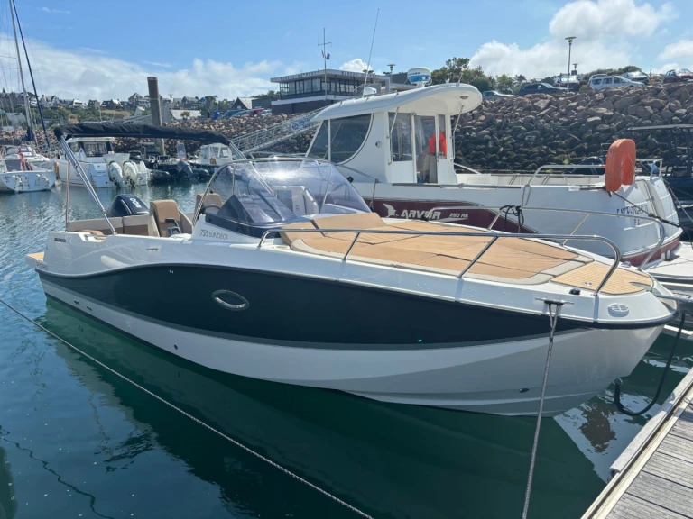 Hire a Quicksilver QUICKSILVER 755 ACTIV SUNDECK Trébeurden