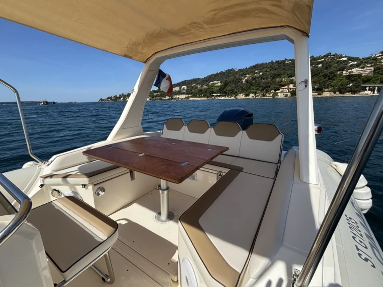 Charter a Lomac Lomac 850 IN in Cannes on Samboat
