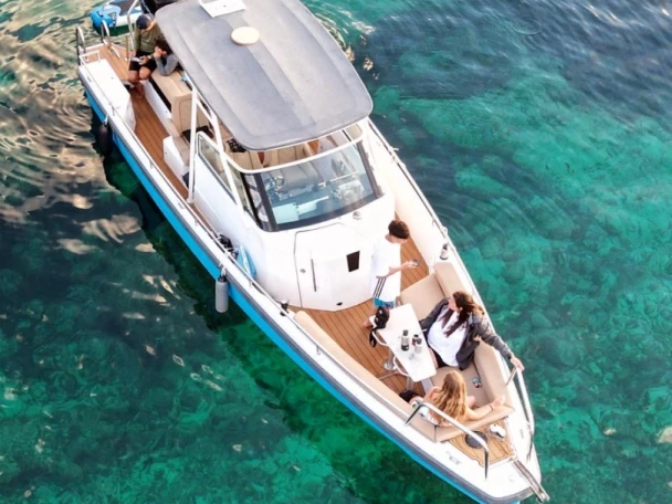 Yacht charter Can Picafort - Axopar 28 T-TOP 28 T-Top on SamBoat