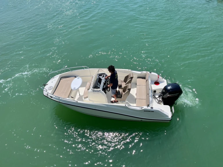 Charter a Quicksilver Quicksilver 555 Open in La Baule-Escoublac on Samboat