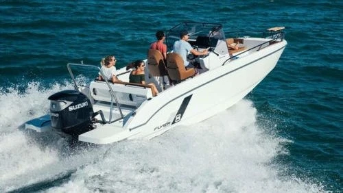 Hire Motorboat Bénéteau with a boat licence