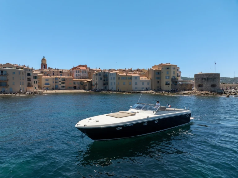 Motorboat to hire Saint-Tropez at the best price