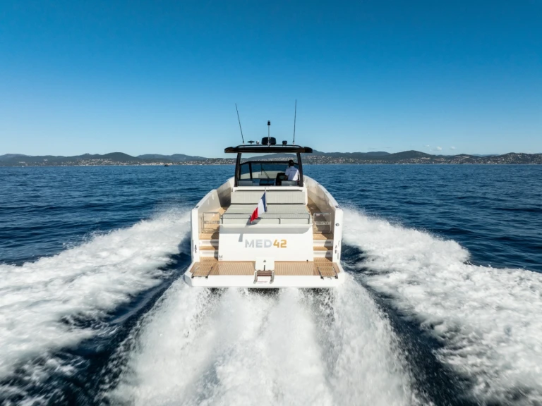 Yacht hire Saint-Tropez cheap MED 42