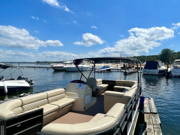 Charter a SMARTILINER PONTOON 250 in Biscarrosse on Samboat