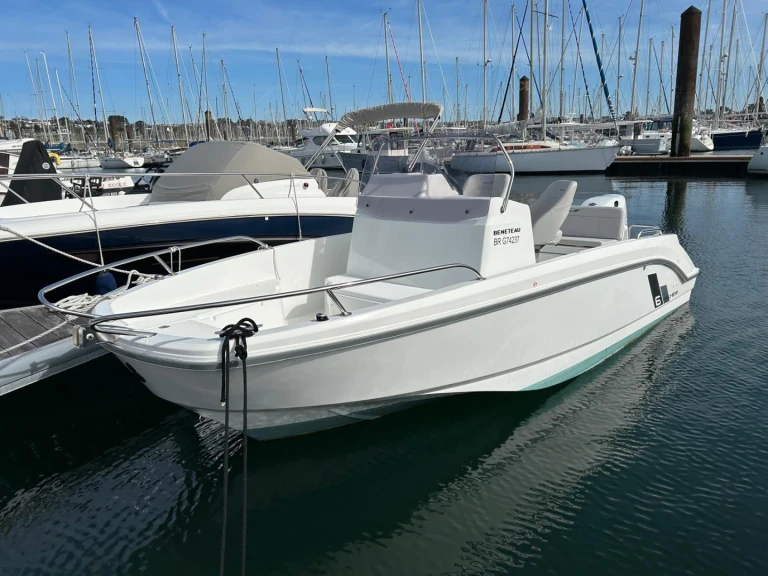 Hire Motorboat with or without skipper Bénéteau Brest