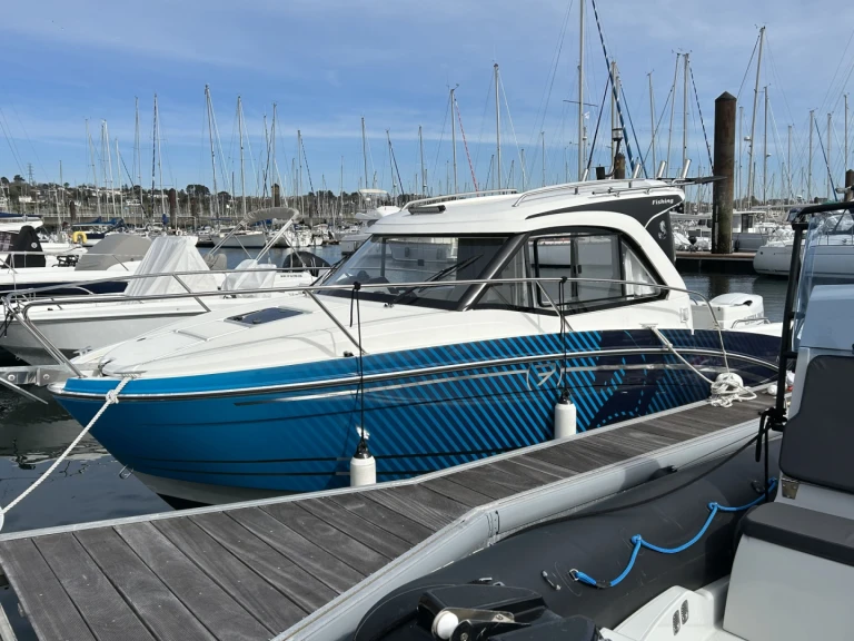 Yacht hire Brest cheap Antares 7