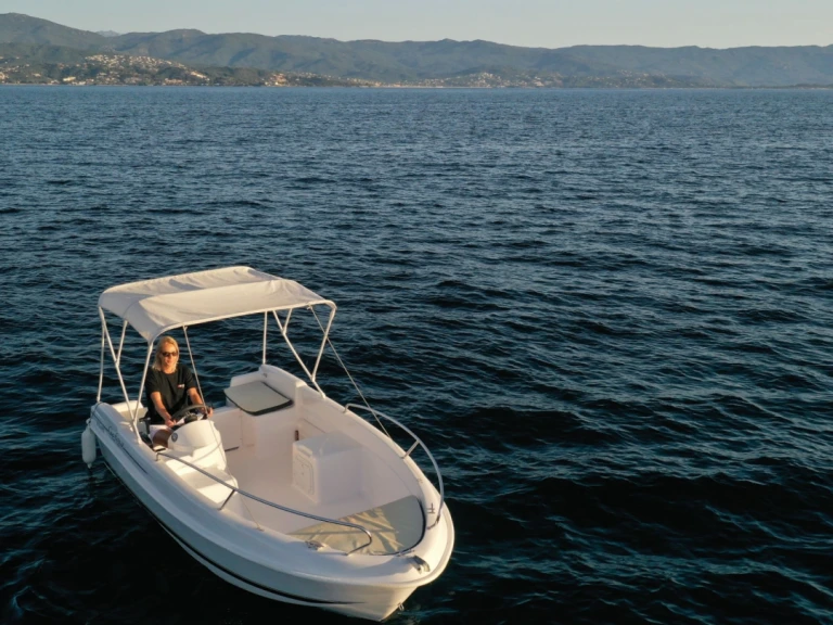 Motorboat hire in Ajaccio - B2 Marine CAP FERRET 472 SUNDECK