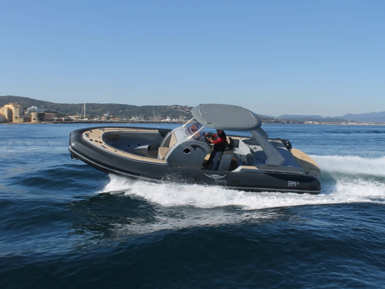 Hire a Black by 3BBB 9.0 I II Port Grimaud