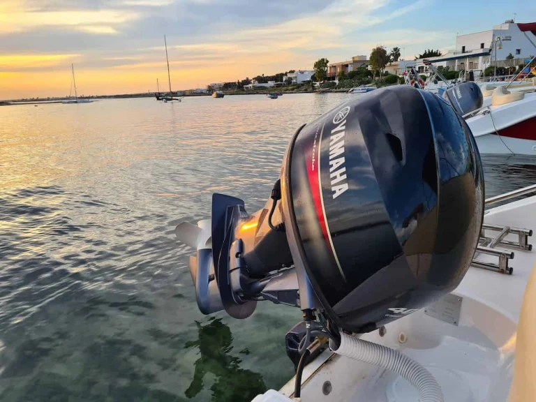 Charter a Marinello Eden 18 in Porto Cesareo on Samboat