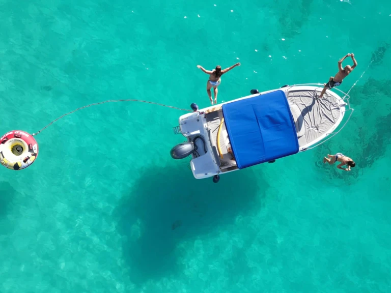 Yacht hire Marigot cheap Cap Camarat 6.5 WA