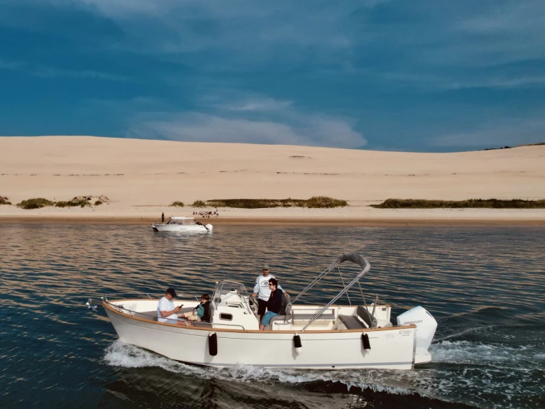 Charter a Rhea RHEA 27 in Lège-Cap-Ferret on Samboat