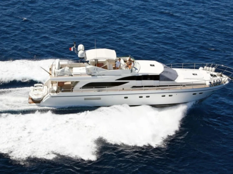 Luxury Yacht to hire Marseille at the best price