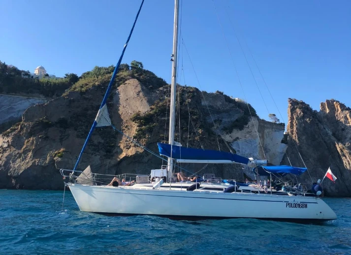 Charter a Bavaria Bavaria 420 Caribic in Nettuno on Samboat