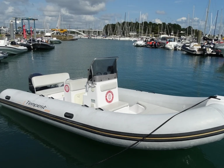 Yacht hire La Trinité-sur-Mer cheap Tempest 625 Easy