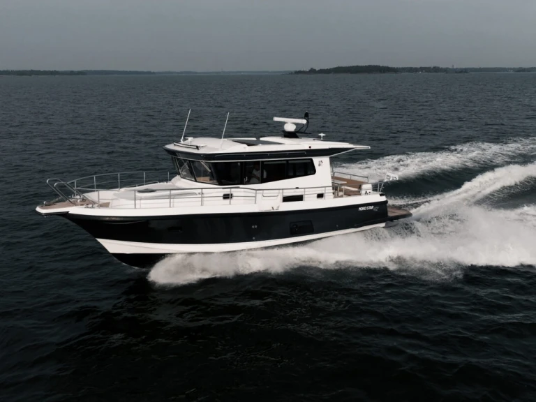 Hire Motorboat NORD STAR with a boat licence