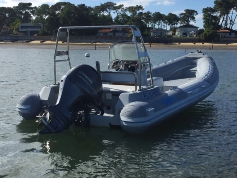 Charter a Sacs Sacs S 750 Madras in Piraillan on Samboat