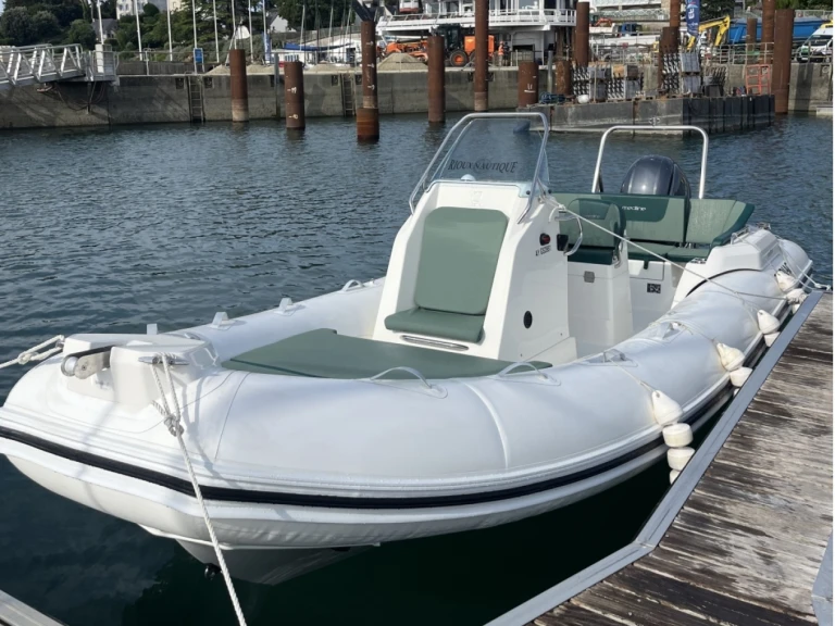 Yacht hire La Trinité-sur-Mer cheap Quicksilver 555 Activ Open