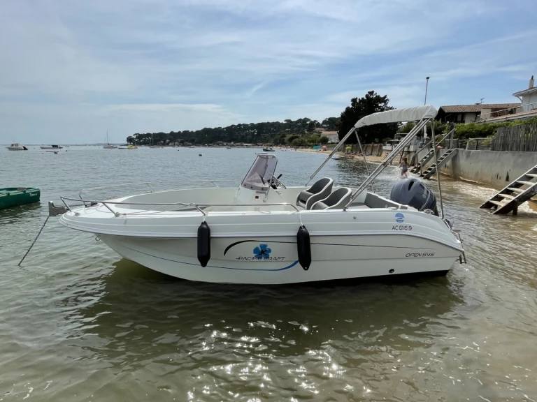 Hire Motorboat Pacific Craft with a boat licence