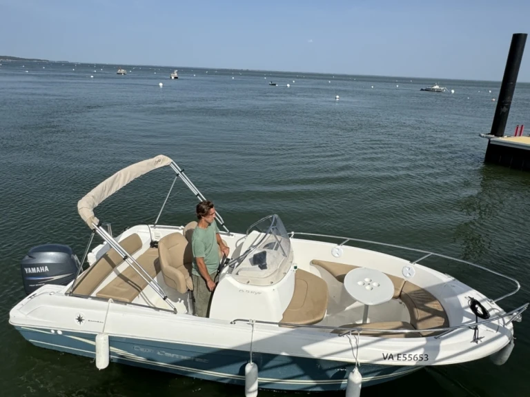 Motorboat to hire Lège-Cap-Ferret at the best price