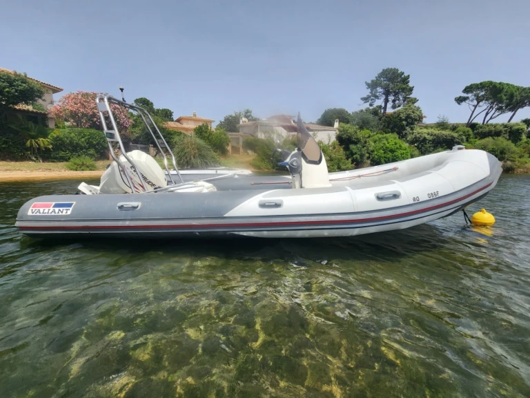 Charter a Valiant sport 620 in Porto-Vecchio on Samboat
