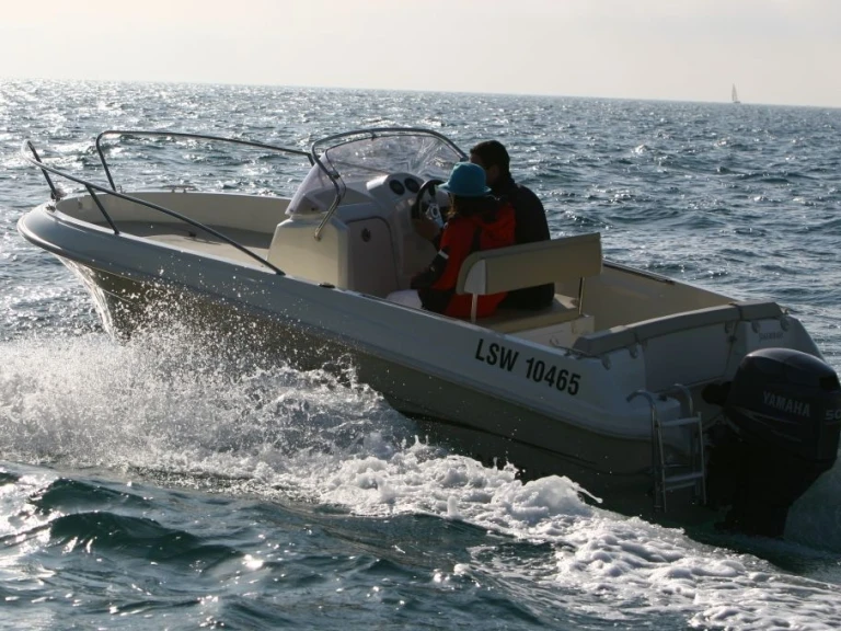 Hire Motorboat Quicksilver with a boat licence