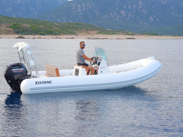 Hire RIB Zodiac with a boat licence