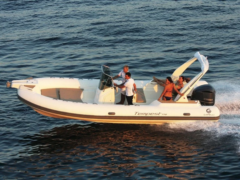 Charter a Capelli CAPELLI 770 TEMPEST in Porto-Vecchio on Samboat
