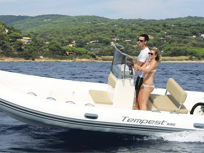 Hire a Capelli Tempest 530 Porto-Vecchio