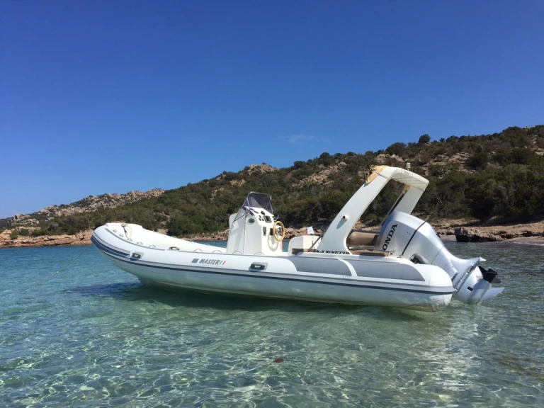 Charter a Master 730 open in Porto-Vecchio on Samboat