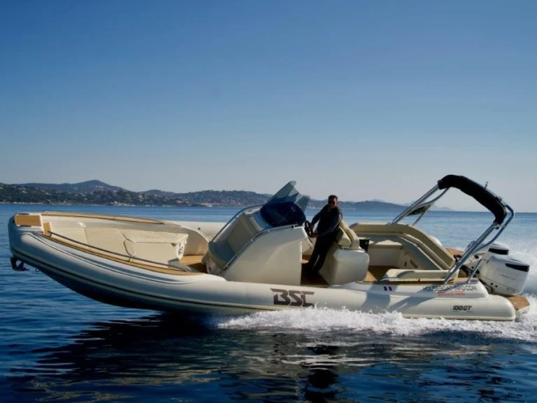 Motorboat to hire Cogolin at the best price