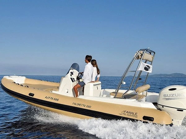Hire a Fanale marine  FANALE 700 FALCHETTU Saint-Florent