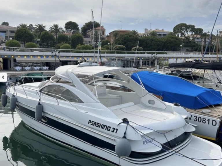 Charter a Pershing Pershing 37 in Saint-Jean-Cap-Ferrat on Samboat