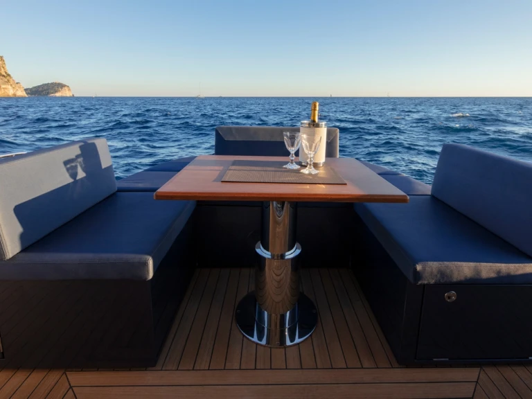 Hire a Solaris Solaris 47 Beaulieu-sur-Mer