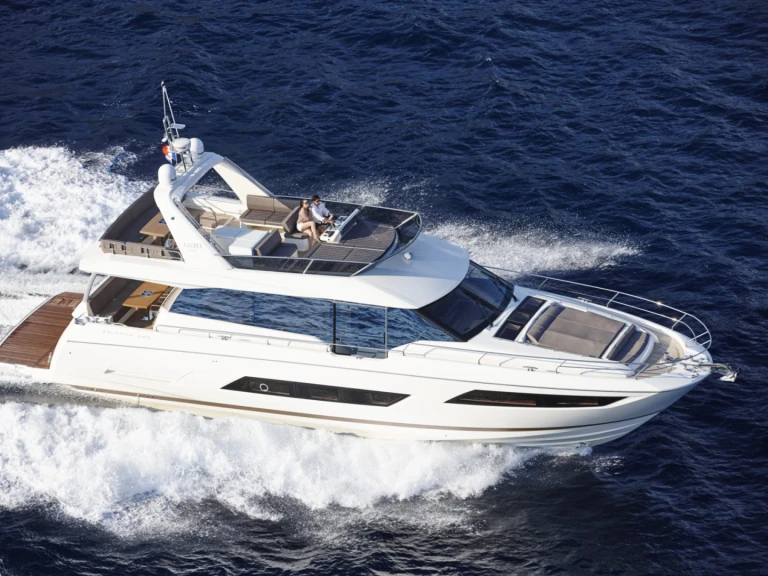 Luxury Yacht to hire Antibes at the best price