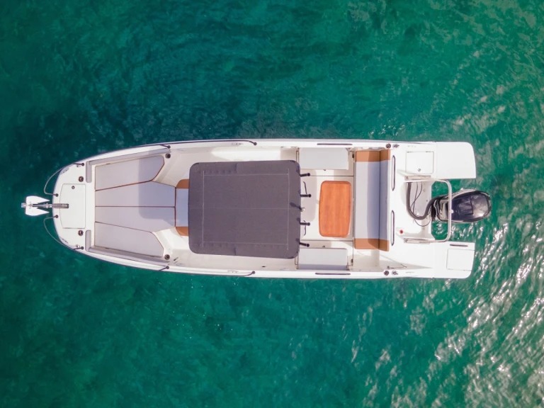 Hire Motorboat Bénéteau with a boat licence