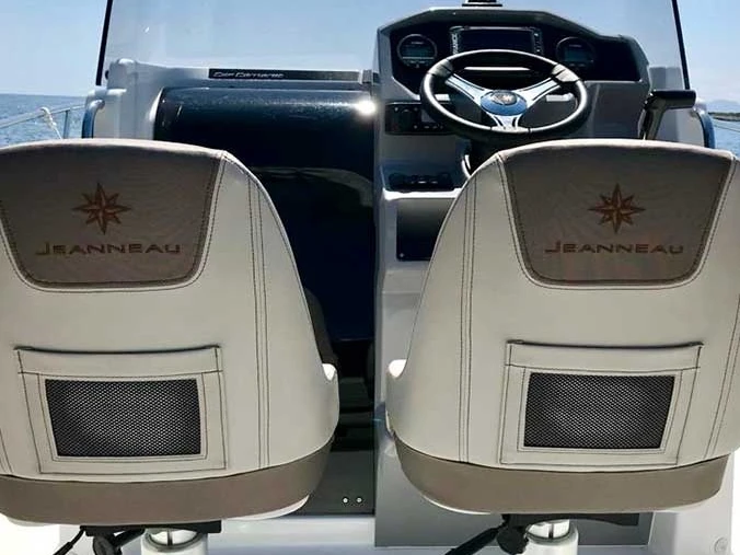 Motorboat hire in Antibes - Jeanneau Cap Camarat 6.5 Style