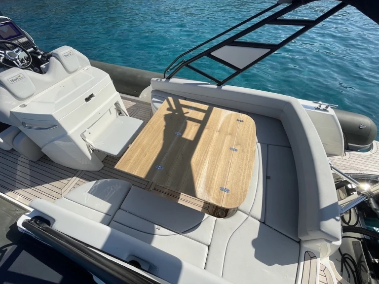 Hire a Bwa SPORT 33 Marine de Sant'Ambrogio