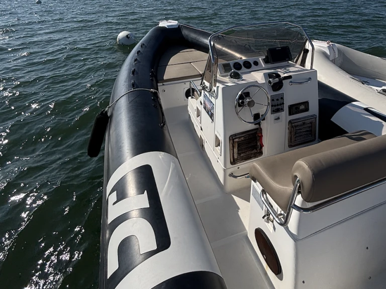 Charter a Joker Boat Clubman 26 in Arcachon on Samboat