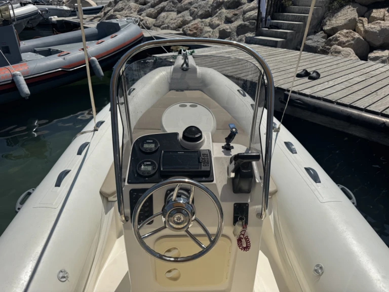 Hire RIB Capelli with a boat licence