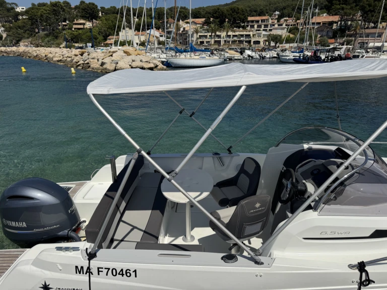 Motorboat to hire La Madrague at the best price