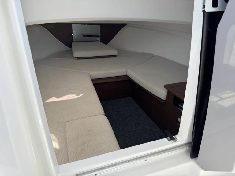 Yacht charter La Madrague - Jeanneau Cap Camarat 6.5 WA on SamBoat