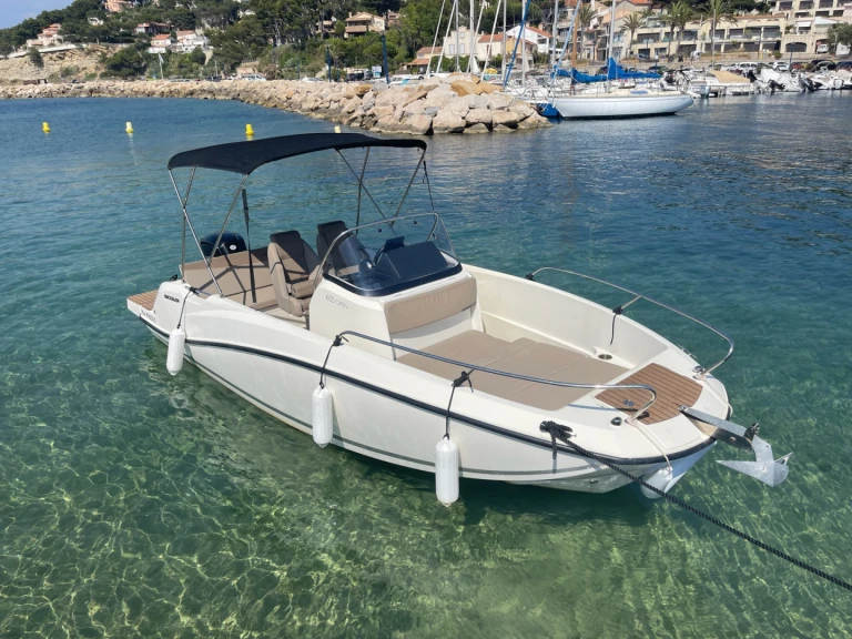 Hire Motorboat Quicksilver with a boat licence