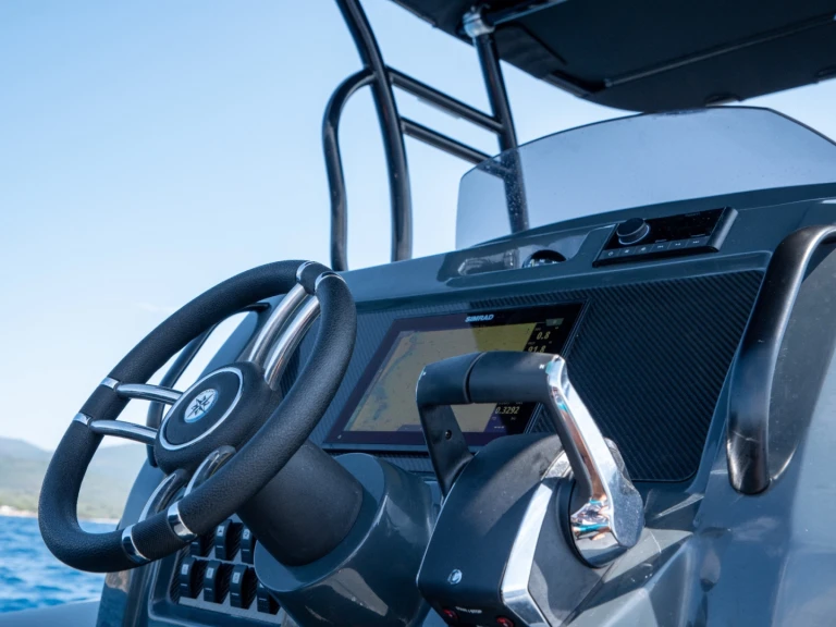 Motorboat to hire Porto Pollo at the best price